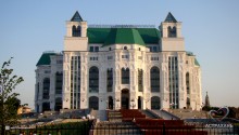 Главный фасад Астраханского театра оперы и балета)
