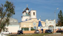 Церковь Спасо-Преображения во время установки шатра колокольни в 2009 году)
