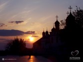 Троицкий собор и Кирилловская часовня на закате)