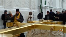 Освещение креста на колокольню Благовещенского монастыря)