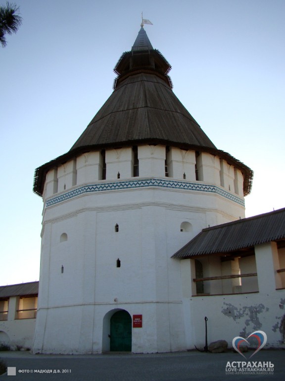 Башня «Красные ворота» с внутренней стороны кремля