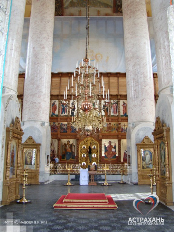 Убранство верхнего храма собора Успения Пресвятой Богородицы в Астрахани