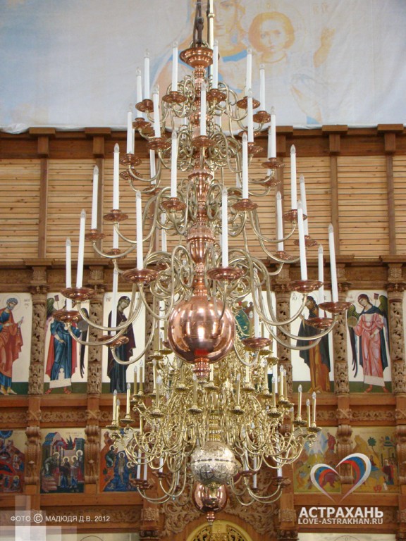 Паникадило верхнего храма Успенского собора Астрахани