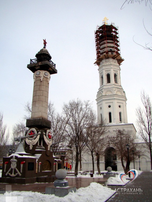 Водружение креста на колокольню Благовещенского монастыря
