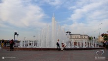 Светомузыкальный фонтан «Петровский» на городской набережной Астрахани)