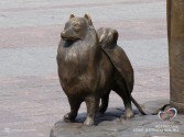 Скульптура «Дама с собачкой»)