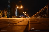 Городская набережная Астрахани в ночное время)